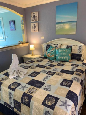 SEAHORSE SUITE Beach Heated Pool Fireplace Great Location